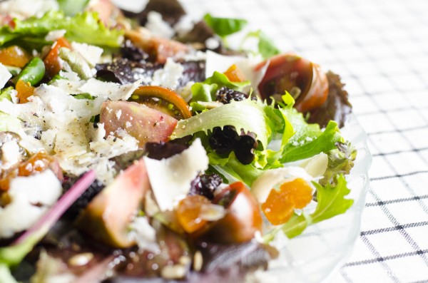 ensalada de parmesano y frutas