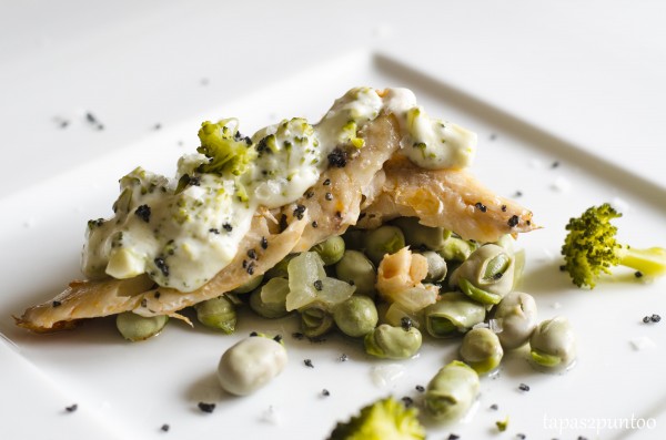 habas con salmonetes