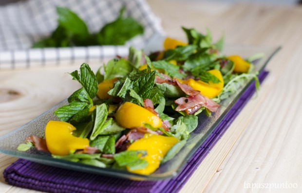 ensalada melocotón y menta